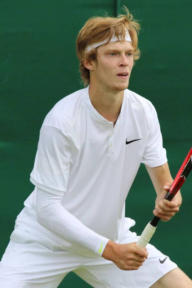 他可以扮演 他可以扮演